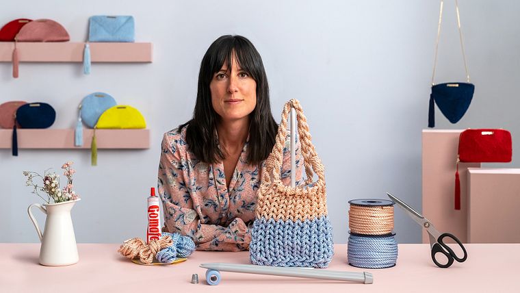 Design e confecção de bolsas com cordão de seda