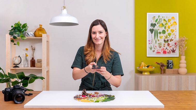 Composizioni creative flat lay per social media