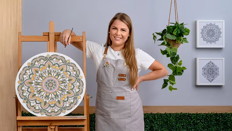 Mandala in acrilico con tecniche professionali