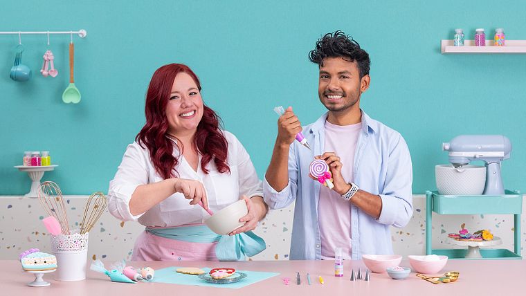 Decorazione di biscotti con ghiaccia reale per principianti