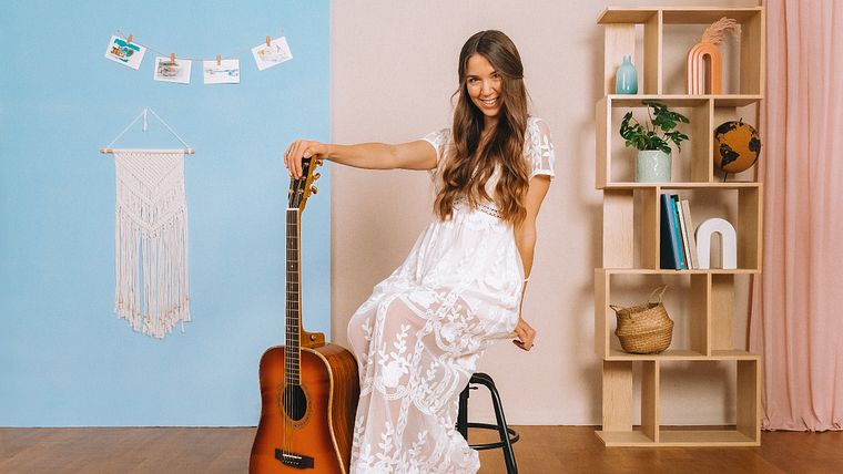 Empieza a tocar la guitarra: De lo básico a tu primera canción