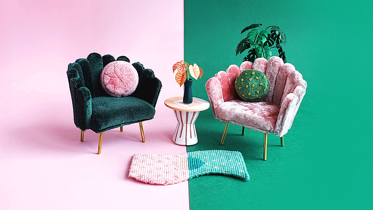Specialization in Miniature Design and Decoration Techniques
