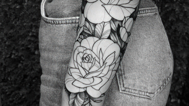 Tatuaggio botanico con puntinismo