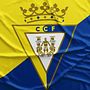 Propuesta nuevo escudo del Cádiz CF. Un progetto di Br, ing, Br e identit di Jose M Quirós Espigares - 20.10.2020