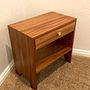 Bedside Table. Un proyecto de Carpintería de Jordan Morgan - 19.11.2021