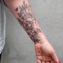 Mi proyecto del curso: Tatuaje botánico con puntillismo. Mi página em las redes @im.monink . % Monique Costa tarafından hazırlanan Geleneksel illüstrasyon, Dövme Tasarımı, Ve Botanik İllüstrasyon projesi - 06.16.2022