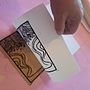 First time with linocut.. Un projet de Illustration traditionnelle, Artisanat, Beaux Arts, Estampe et Illustration à l'encre de Shorri Rizzo - 08.07.2023