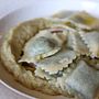 Pranzo di Pasqua: Ravioli Meditazione di Primavera - Cestini desiderio di Mare. Un progetto di Scrittura e Social media di Maria Grazia Lia - 13.07.2023