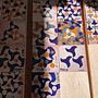 Azulejos con mosaicos de La Alhambra de Granada. Un projet de Artisanat, Design, Fabrication de mobilier, Design d'intérieur, Décoration, Céramique, DIY , et Peinture décorative de José Carlos Toro Fuentes - 10.05.2023