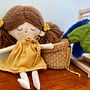 Mi proyecto del curso: Muñecos de tela: diseño, costura y creación de contenido. Projekt z dziedziny Craft, Projektowanie zabawek, Portale społecznościowe, Fotografowanie smartfonem, Fotografia produktowa,  Sz, cie, Fotografia na Instagram, Wzornictwo i krawiectwo użytkownika Maria Rivero - 27.09.2023