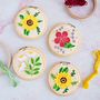 Embroidery Hoop Cookies . % Hani Bacova (Haniela's) tarafından hazırlanan Tasarım, Ve Sanat ve El Sanatları projesi - 11.16.2023
