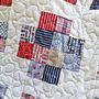 Patriotic Mini Charm Chiffon Baby Quilt. Un projet de Couture de Cara Brooke - 24.01.2024