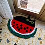 Gatto su anguria. Un proyecto de Artesanía, Decoración de interiores, Tejido, DIY y Diseño textil de Valentina Pazienza - 25.04.2024