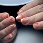 Il mio progetto del corso: Introduzione alla nail art. Un proyecto de Diseño, Ilustración tradicional, Pintura, Pattern Design y Pintura decorativa de asiacapannini - 21.10.2024