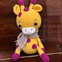 My first amigurumi . Arts, Crafts, Toy Design, Crochet, Amigurumi, and Textile Design project by Ludmila Katz - 01.04.2025