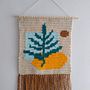 Tapiz de maceta en la ventana . Dekorasi, DIY, Seni Serat, Merenda, Desain Busana, Dan Desain Tekstil proyek oleh Sandra Mondragón Mesa - 01.08.2025