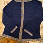 Cardigan blu mare. Een project van Haken,  Modeontwerp, DIY, Textiel y Textielontwerp van Veronica VERDUCI - 04.03.2025