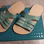 Summer leather sliders. Un projet de Création d'accessoires, Artisanat , et Conception de chaussures de mariemmm - 14.07.2025