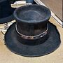 I call this hat the Coal Mine . % Henrik Dahlin tarafından hazırlanan Aksesuar Tasarımı, Moda Tasarımı, El, af Sanatları, Ve İğne Keçeleme projesi - 02.24.2026