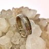 Anillo de alambre. Un projet de Design , Artisanat, Design de bijoux , et Créativité de Heni Pintér - 21.02.2021