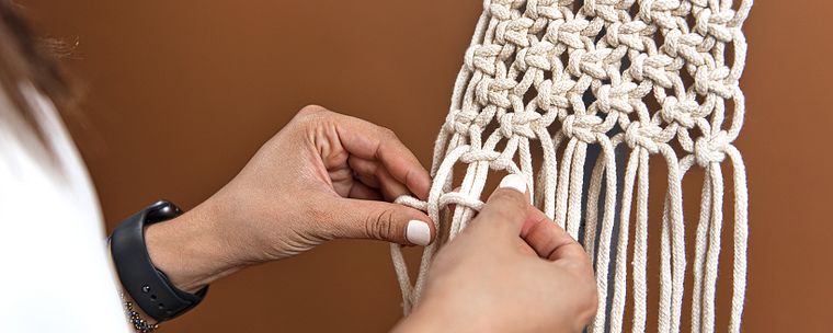 Makramee: einfache und komplizierte Knoten