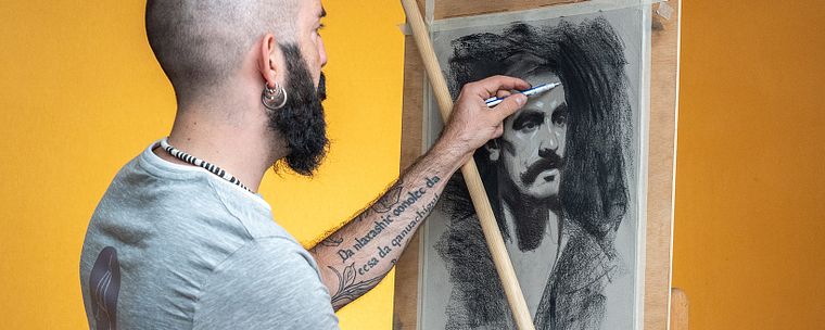 Portret realist în cărbune