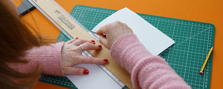 Introdução ao design de convites: do briefing à impressão final