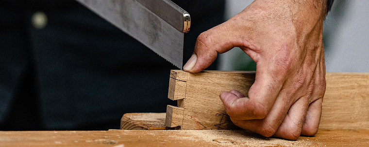 Möbeltischlerei: Möbelbau mit Handwerkzeugen