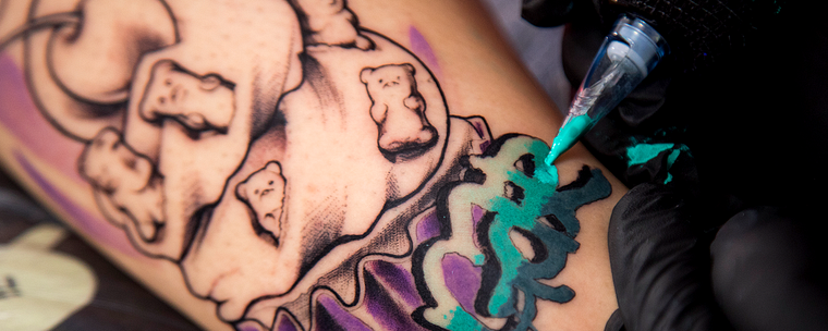 Tattoos kolorieren: Farbe beim Tätowieren