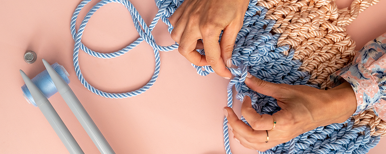 Design e confecção de bolsas com cordão de seda