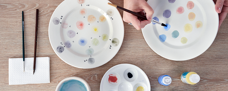 Modelagem e ilustração cerâmica com aquarela