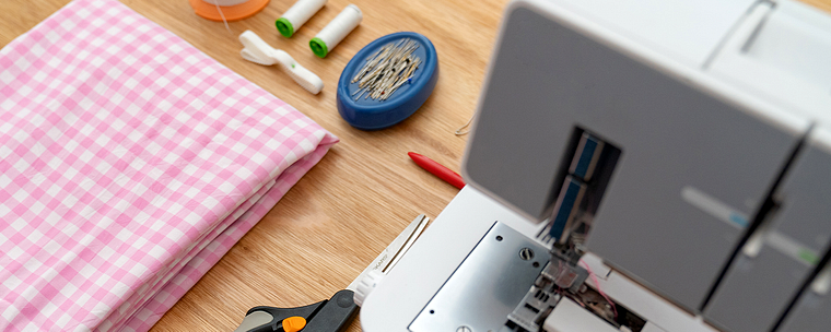 Schneidern: Entwirf und nähe ein gerafftes Kleid