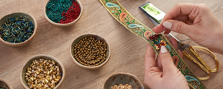 Ricamo con perline: crea accessori per capelli