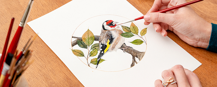 Filigrane Aquarellmalerei mit Metallic-Akzenten