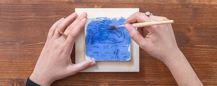 Teknik dekorasi keramik: sgraffito dan underglaze