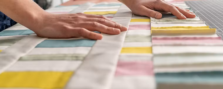 Confección con patchwork a rayas y técnicas de quilting