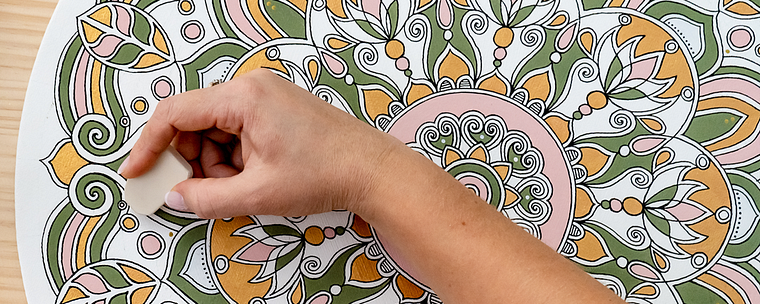 Mandala in acrilico con tecniche professionali
