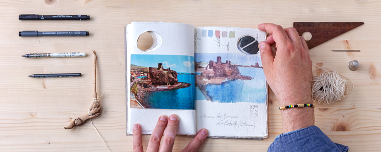 Travel sketchbook con tecniche miste
