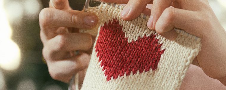 Specialization in design and knitting tissue