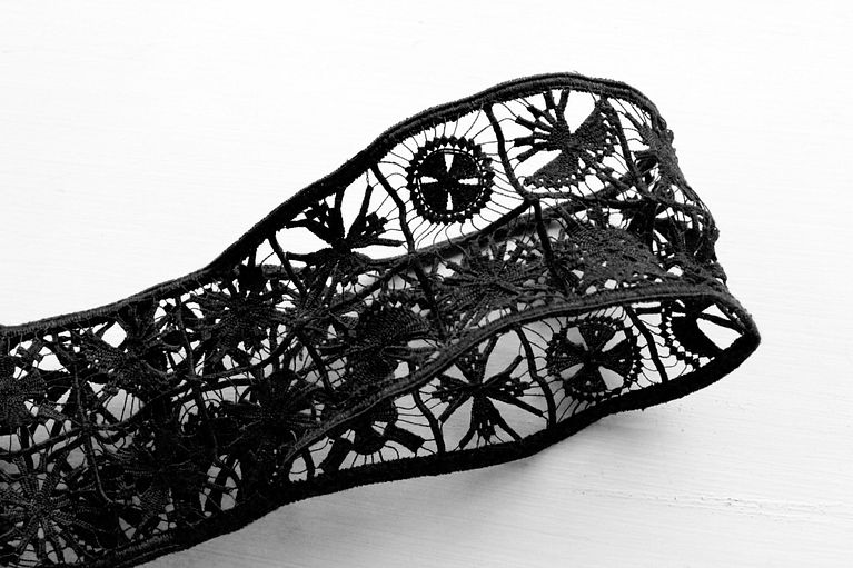 Explore Needle Lacemaking: Claire's Expert Course by Claire de Waard
