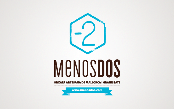 Identidad corporativa MENOS DOS 1