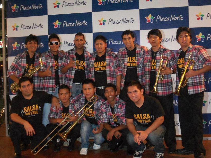 Logotype Salsa y Control orquesta 8