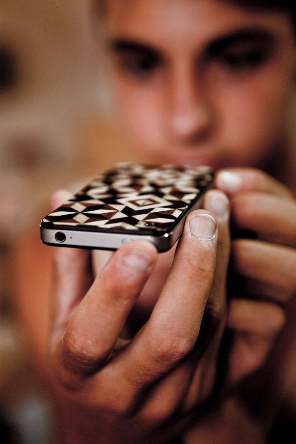 Tarxia - Grenadine Taracea wood for iPhone 4