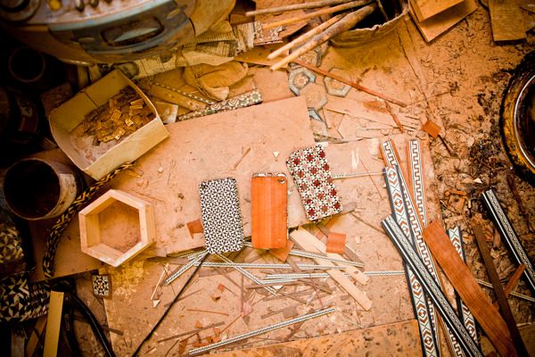 Tarxia - Grenadine Taracea wood for iPhone 13