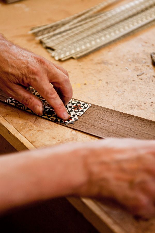 Tarxia - Grenadine Taracea wood for iPhone 8