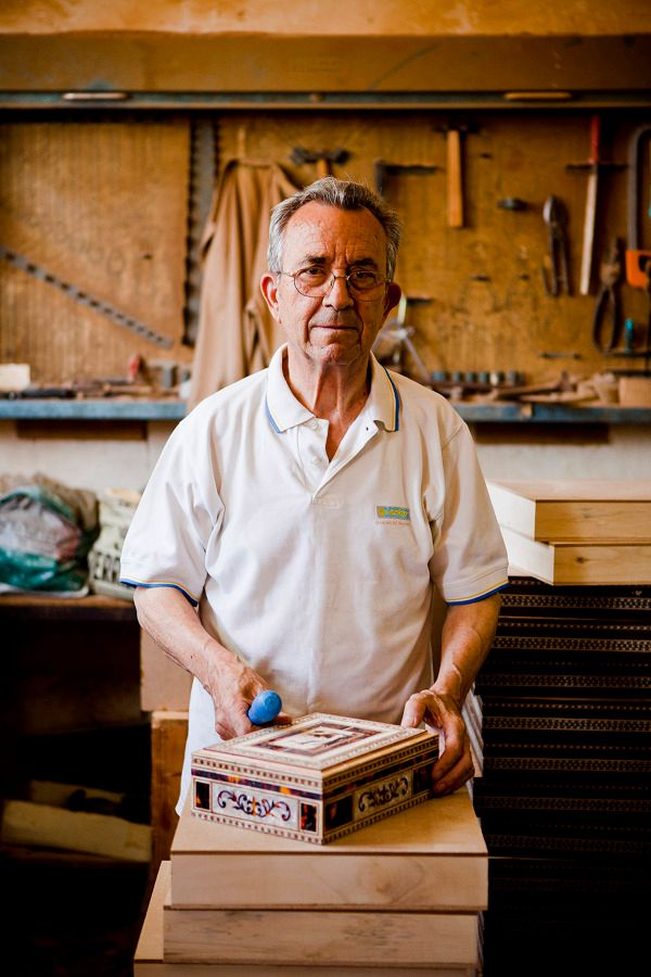 Tarxia - Grenadine Taracea wood for iPhone 6