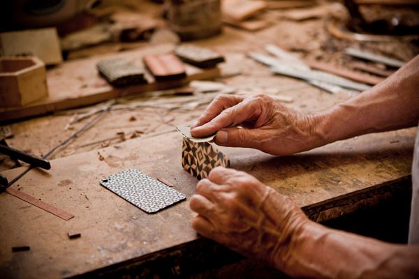 Tarxia - Grenadine Taracea wood for iPhone 2