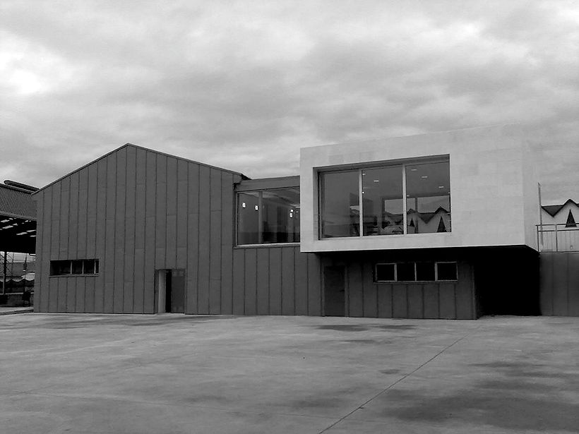Centro Social en el poblado de Inuesa/Tremañes 1