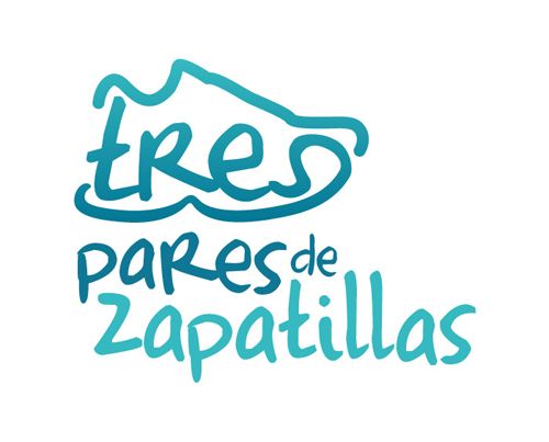 TRES PARES DE ZAPATILLAS 1
