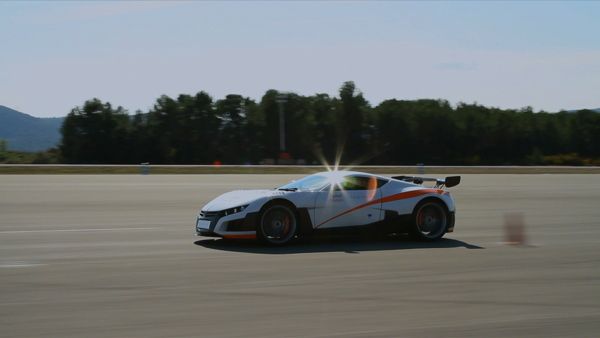 VOLARE _ superdeportivo eléctrico 5